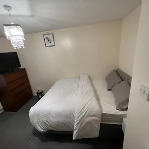 Homestay Henderson Court, London