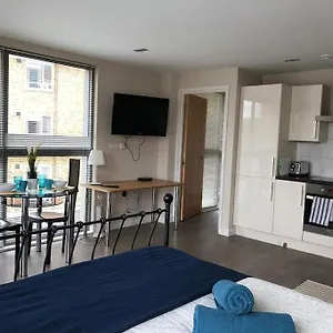 Apartment Opposite Shoreditch Park, London
