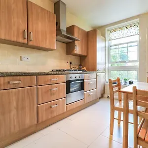Apartment Spacious 4 Bed Flat Near 02 Arena Greenwich, London