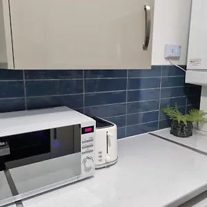 Apartment Beautiful Modern On Wick Lane, London